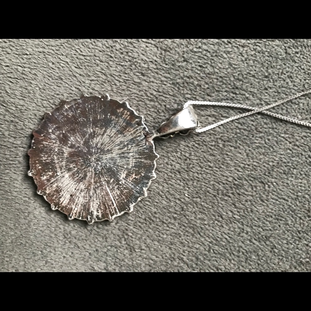 Neclace - Picture 3 of 3